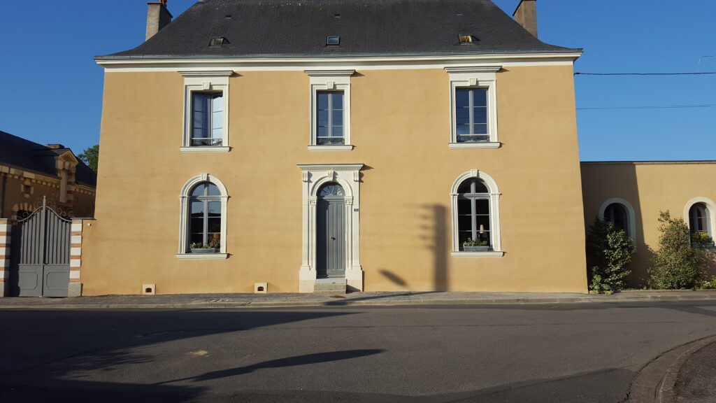 Ravalement d'une façade d'habitation à CHATEAU GONTIER SUR MAYENNE